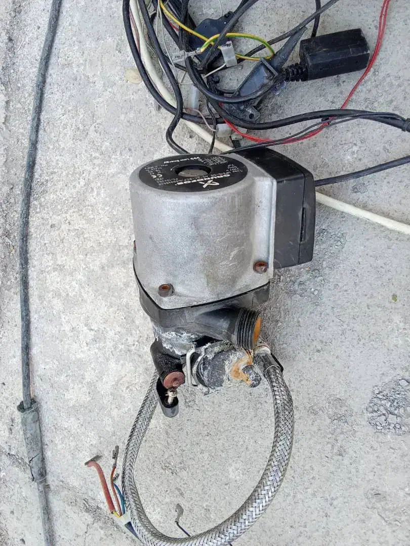 لوازم دست دوم پکیج بوتان|آبگرمکن، پکیج، شوفاژ|شهرضا, |دیوار