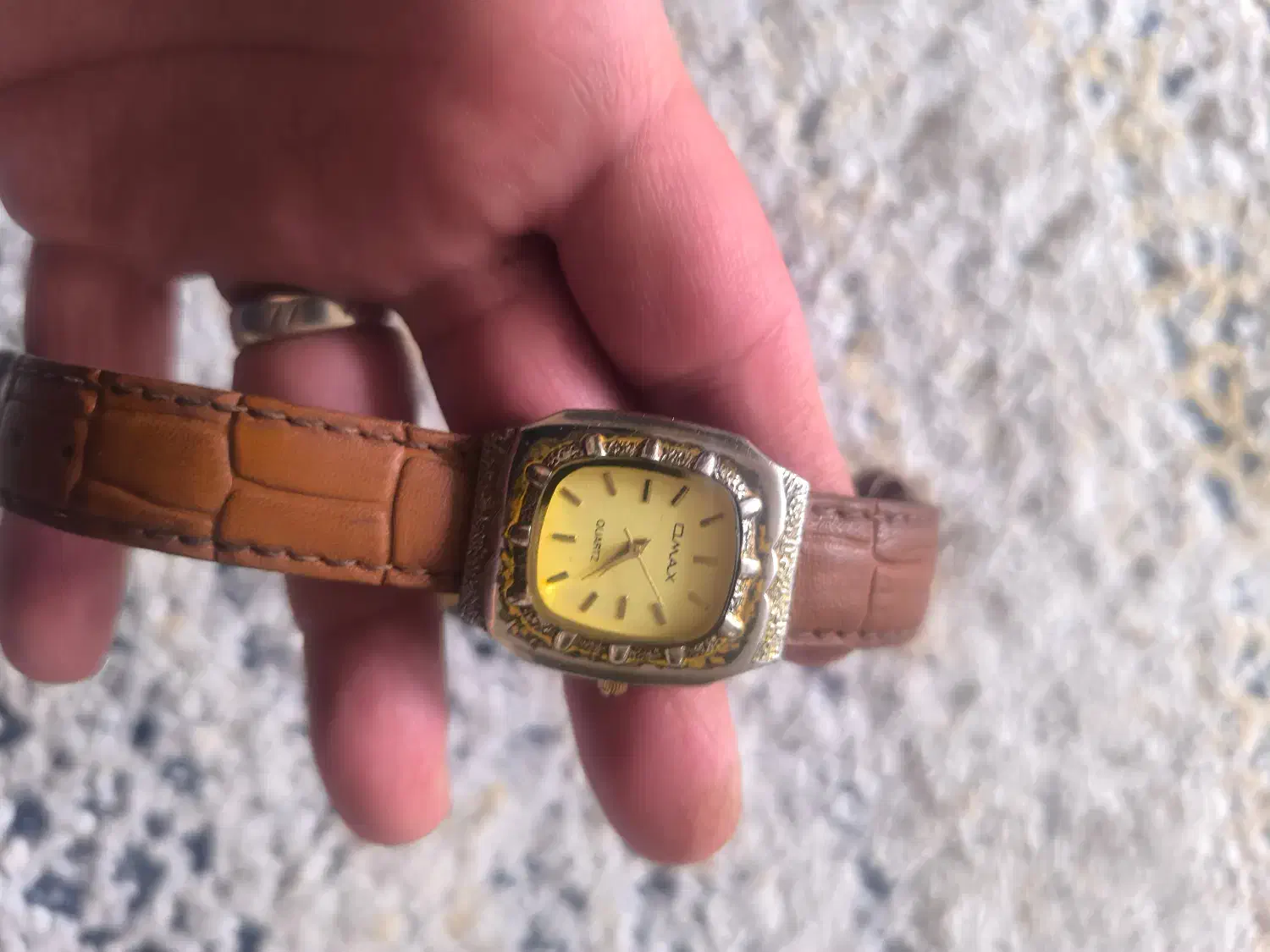 ساعت مچی|ساعت|شاهین‌شهر, پاسداران|دیوار