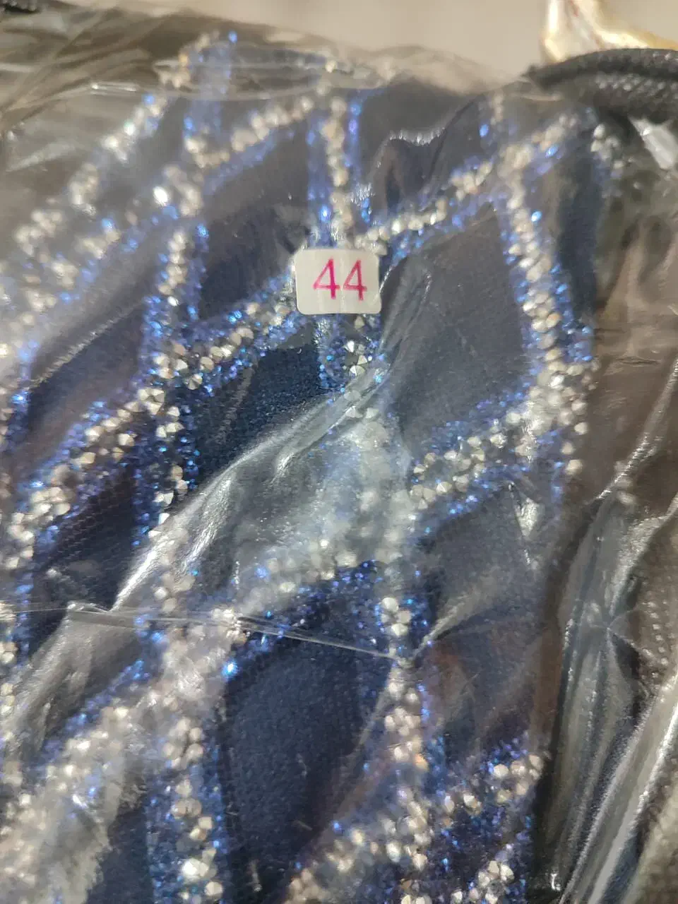 پیراهن مجلسی|لباس|رشت, پیرکلاچای|دیوار