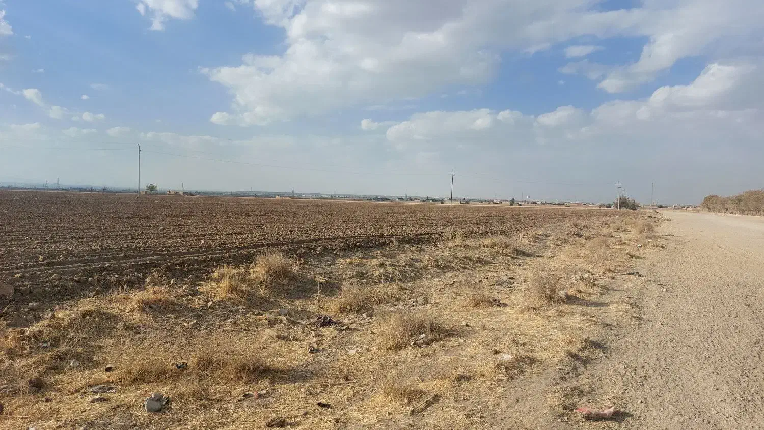 فروش زمین سه قطعه کنار روستای قرخلر لب جاده|فروش زمین و ملک کلنگی|شراء, |دیوار