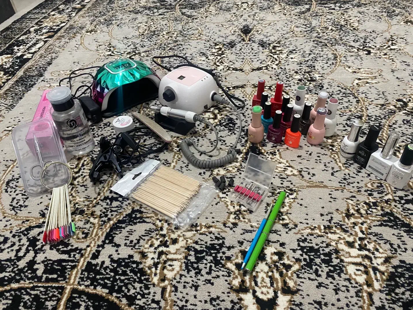 وسایل کاشت ناخن|آرایشگاه و سالن‌های زیبایی|کلاچای, |دیوار