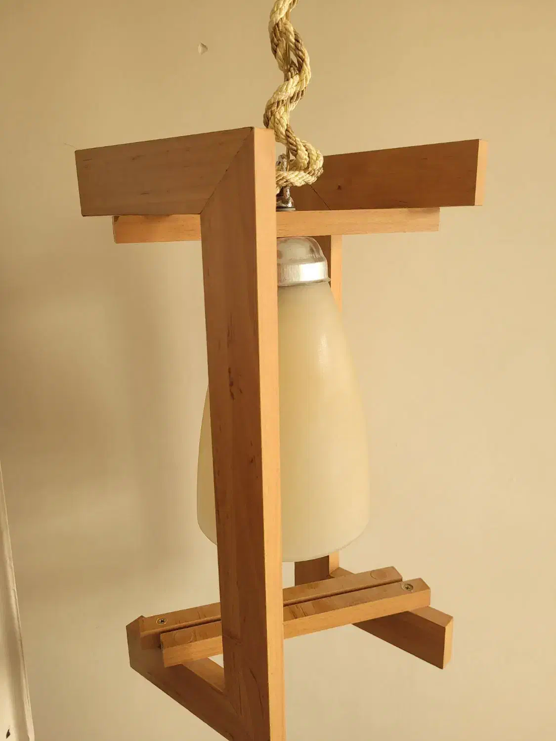 لوستر چوبی کاملا سالم|لوستر و چراغ آویز|تهران, سید خندان (جلفا)|دیوار