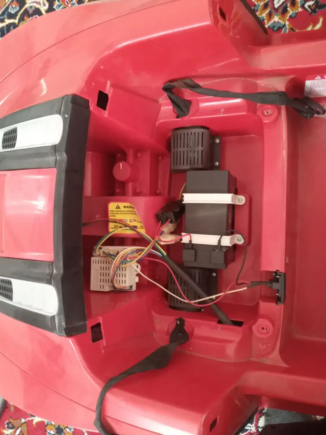 ماشین شارژش آئودی وکفش اسکیت|دوچرخه، اسکیت، اسکوتر|محلات, |دیوار