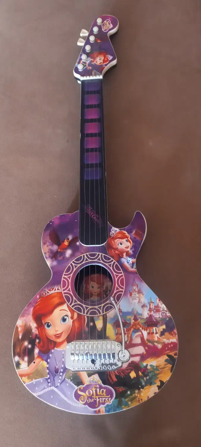 گیتار خوشگل سوفیا|گیتار، بیس، امپلیفایر|گناباد, |دیوار