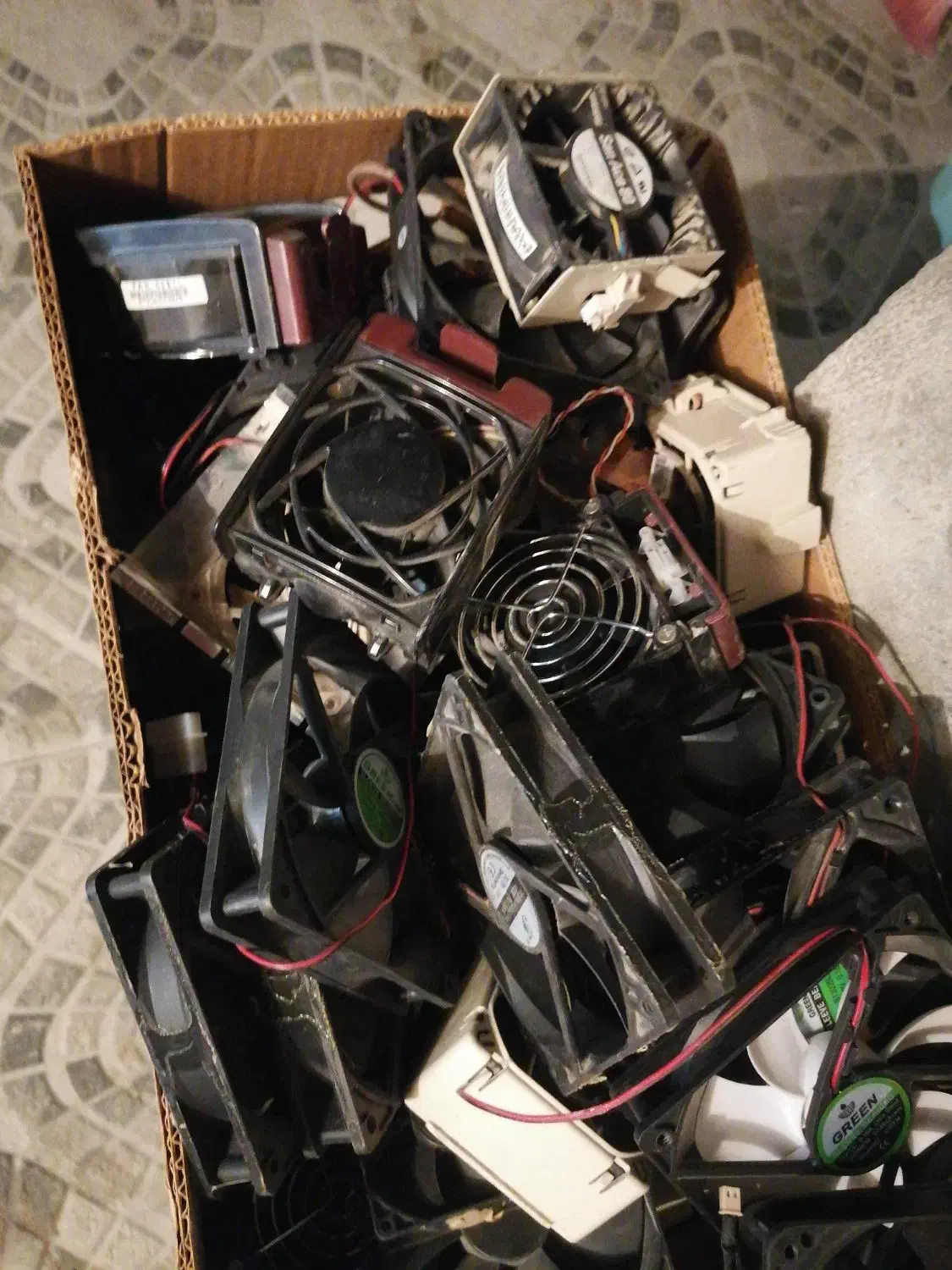 تعداد 40 عدد فن به صورت یکجا|قطعات و لوازم جانبی رایانه|شیراز, شهرک ولیعصر|دیوار