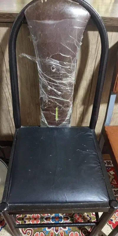 ویترین چوبی و 2عددصندلی|بوفه، ویترین، کنسول|فولادشهر, B7|دیوار