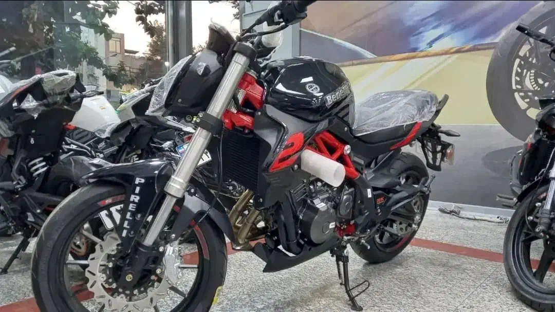 بنللی ۳۰۰ طلایی سری اخر 2025 اپشنال|موتورسیکلت|قم, سرحوض|دیوار