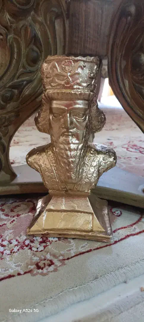 مجسمه های هخامنشی|مجسمه، تندیس، ماکت|بندر انزلی, سامانسر|دیوار