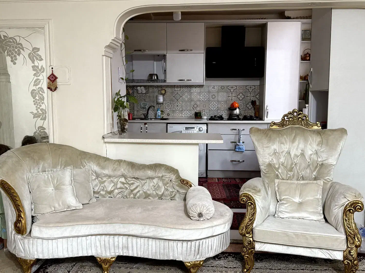 مبل ۸ نفره (اسفنج کف مبل قبل عید عوض شده)|مبلمان خانگی و میز عسلی|تهران, قیام|دیوار