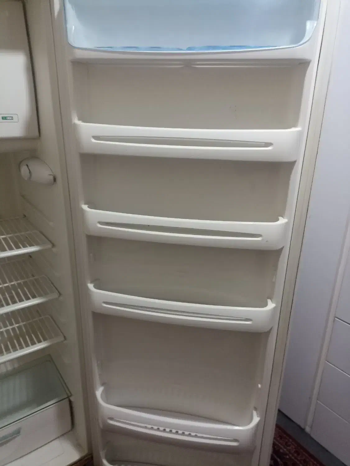 توجه توجه به علت کم بودن جا یخچال کاملآ سالم پارس|یخچال و فریزر|شیراز, شیخ علی چوپان|دیوار