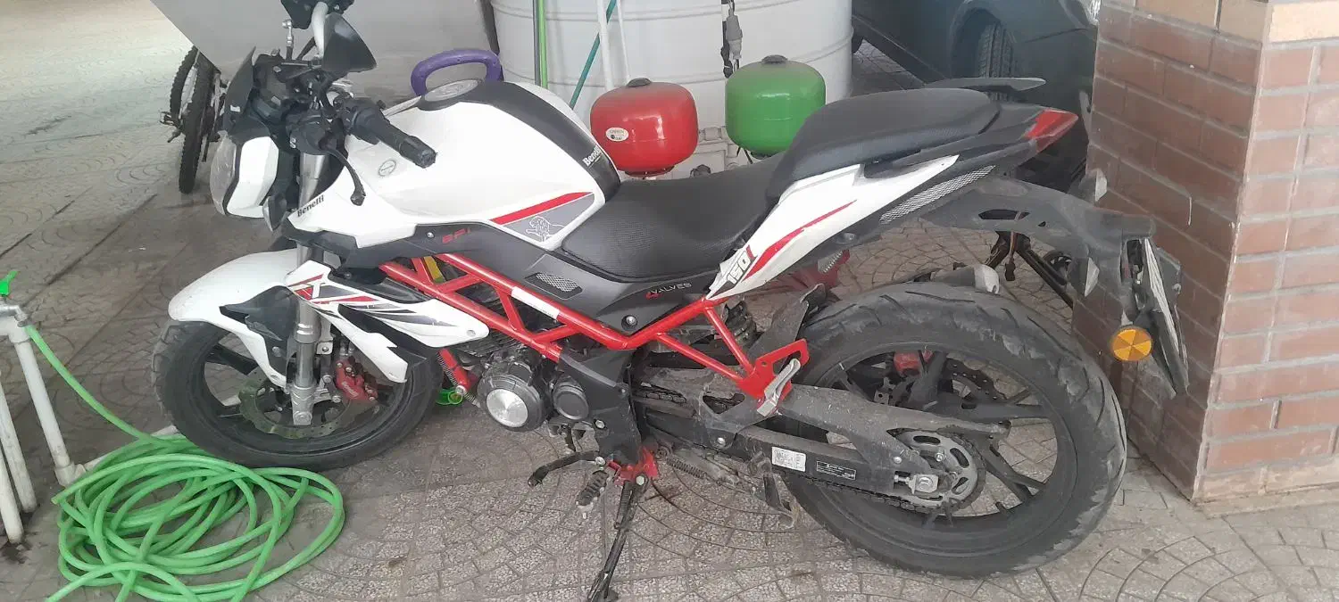 بنلی ۱۵۰ کم کارکرد سالم وتمیز|موتورسیکلت|لاهیجان, خمیر کلایه|دیوار