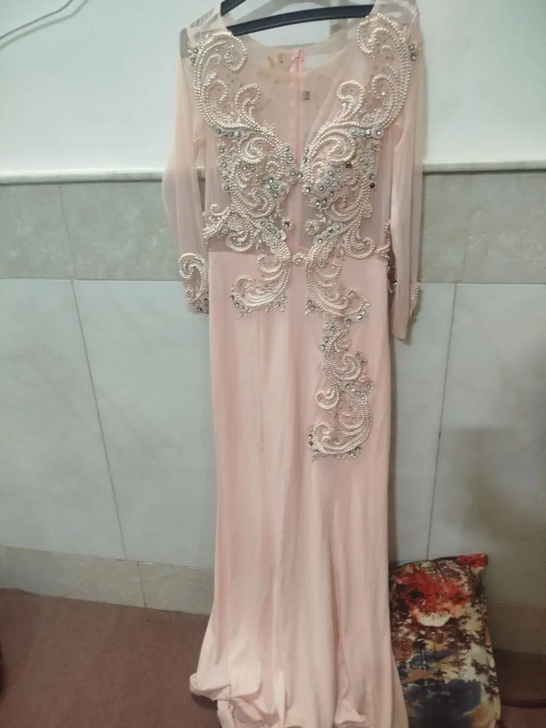 لباس مجلسی|لباس|قم, ولیعصر|دیوار