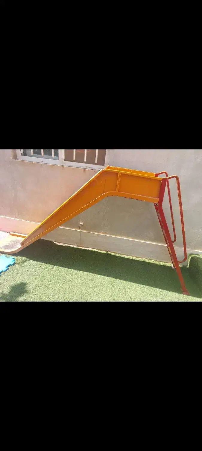 سرسره اهنی|اسباببازی|میانه, |دیوار