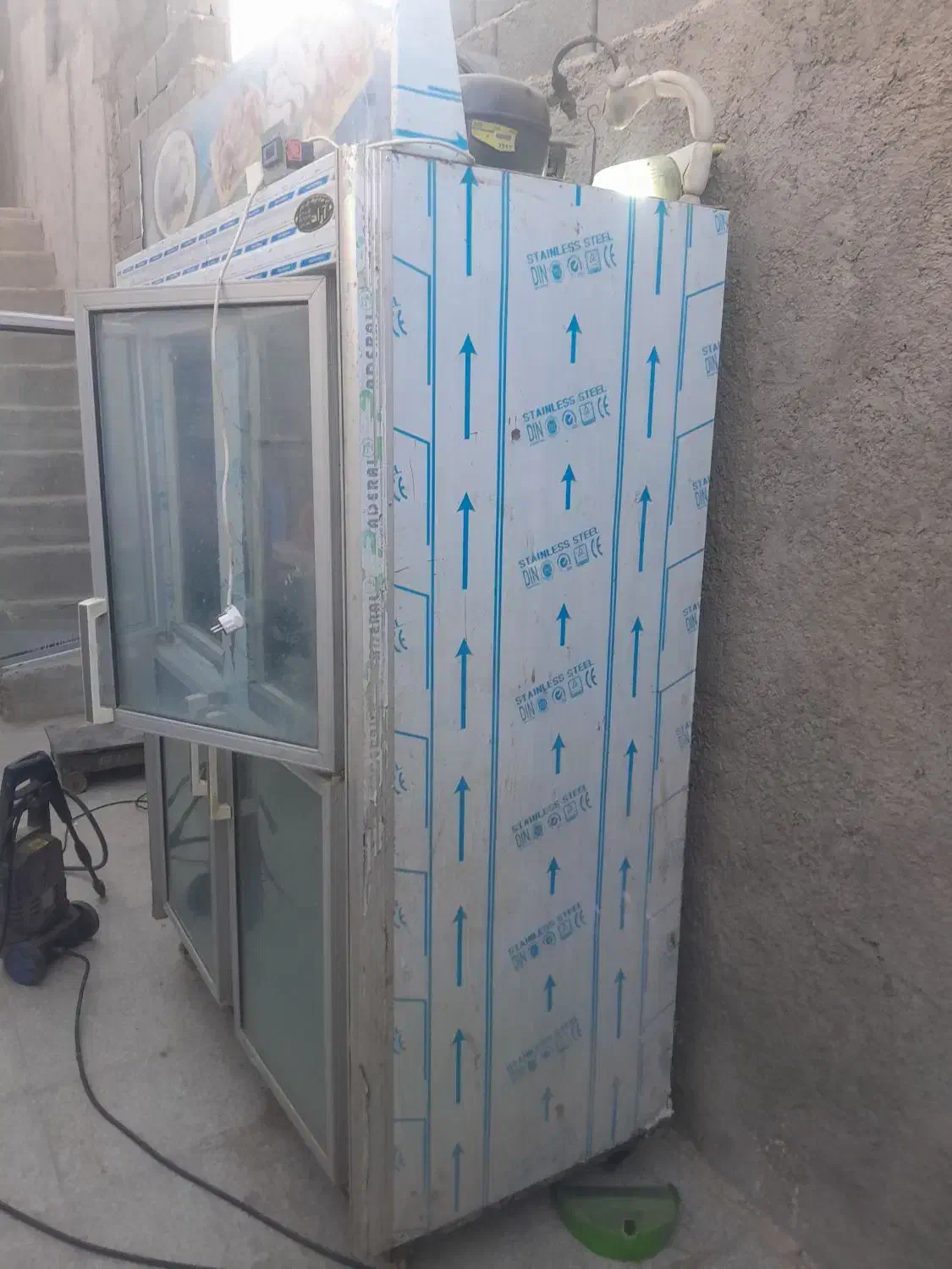 یخچال فریزر و ویترینی .باسکول ۵۰۰کیلویی ومرغ بر|فروشگاه و مغازه|یزد, |دیوار