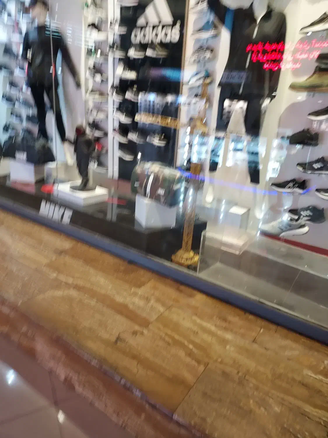 13متر تمام ویترین/طبقه همکف/فقط 6میلیارد باپارکی|فروش مغازه و غرفه|تهران, صادقیه|دیوار