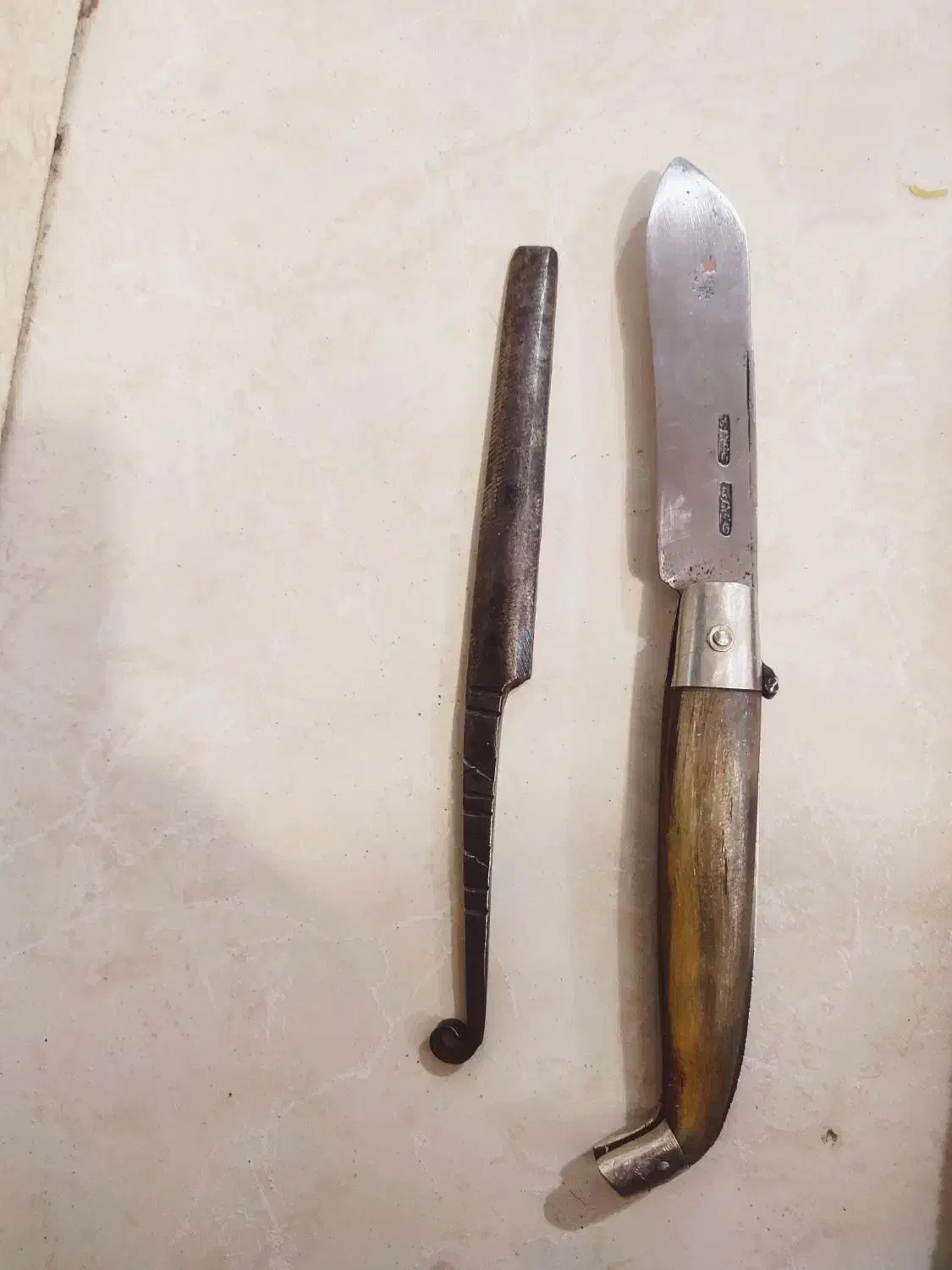 چاقو حسینعلی میرعباسی|کلکسیون اشیاء عتیقه|اصفهان, فیض|دیوار