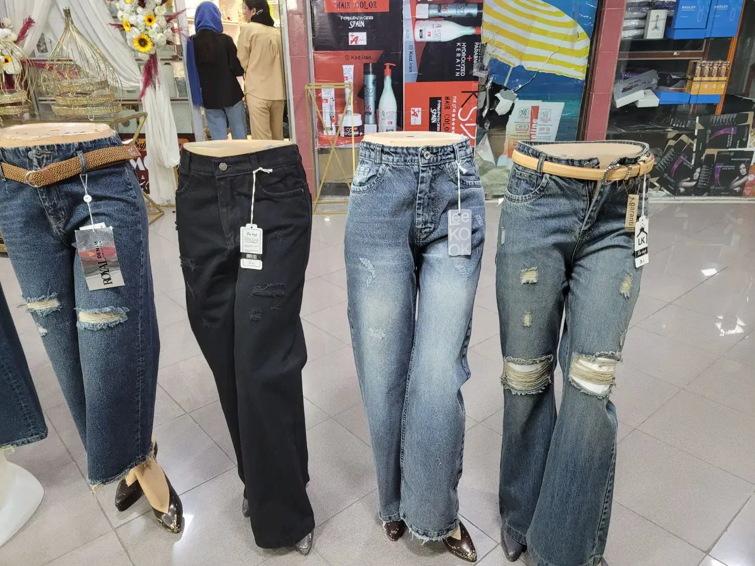 ۴ عدد مانکن پا، کرمی رنگ|فروشگاه و مغازه|شیراز, لب آب|دیوار