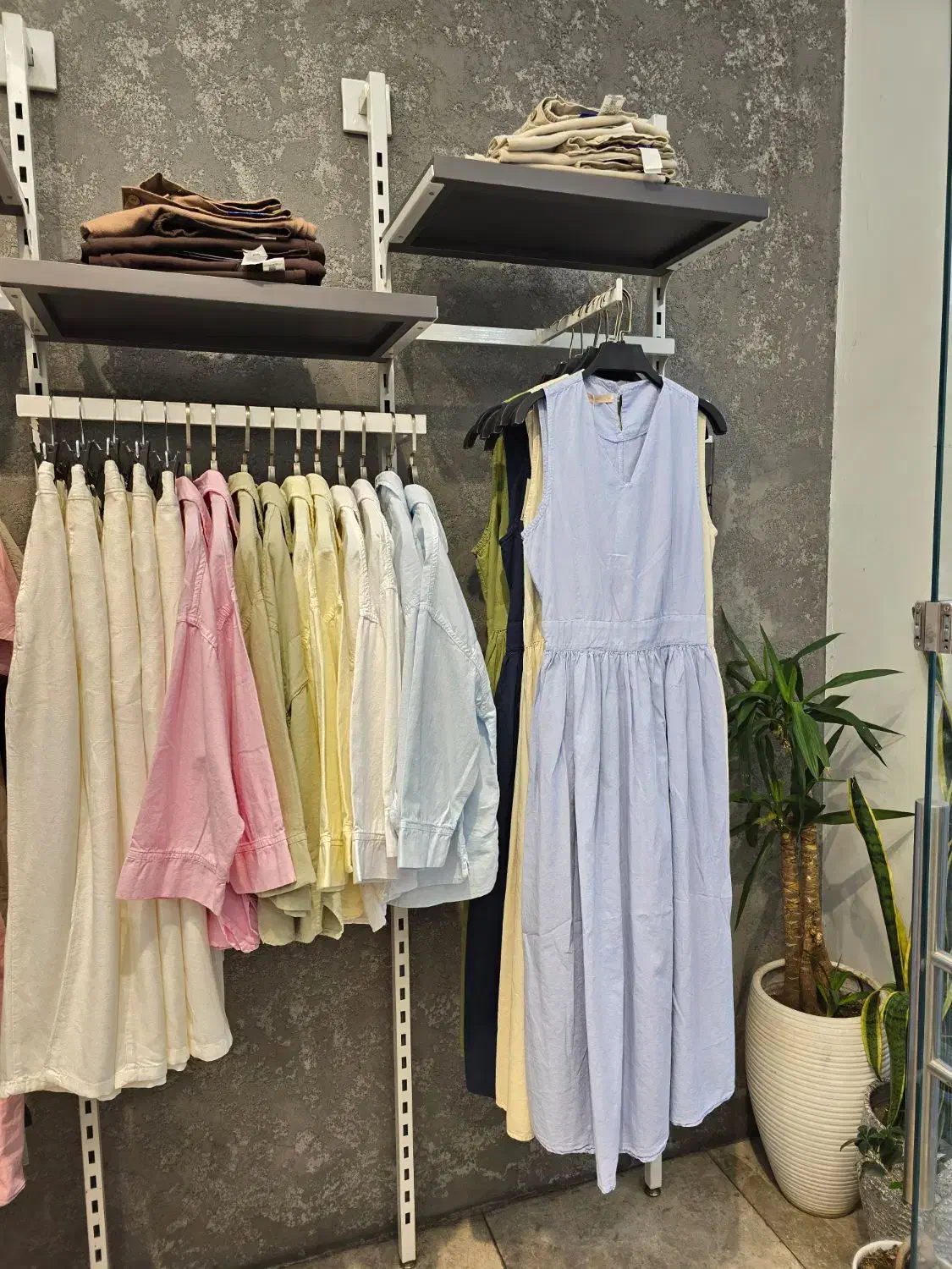 فروشنده پوشاک|استخدام بازاریابی و فروش|تهران, تهرانسر مرکزی|دیوار