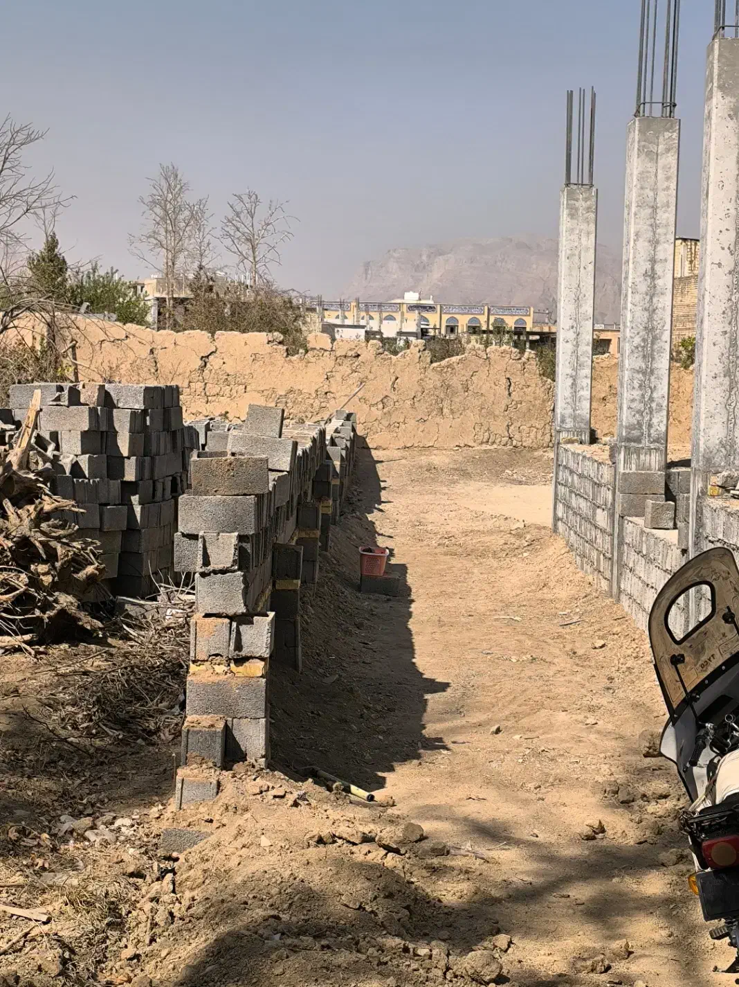 استخدام کارگر ساده اتباع وایرانی،جای خواب|استخدام معماری، عمران و ساختمانی|خمینیشهر, |دیوار