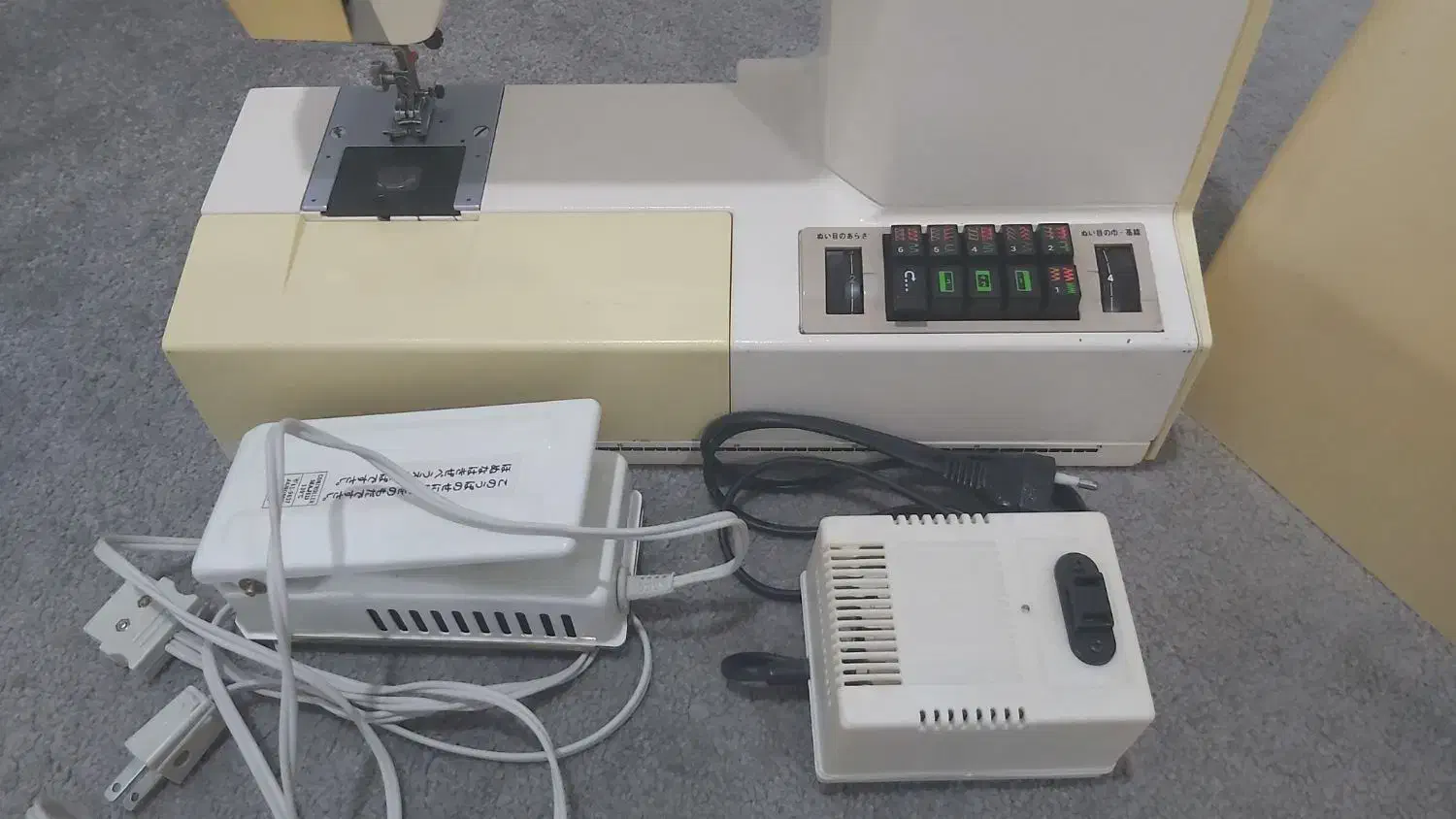 چرخ خیاطی کاملا نو|چرخ خیاطی و ریسندگی|دوگنبدان, |دیوار