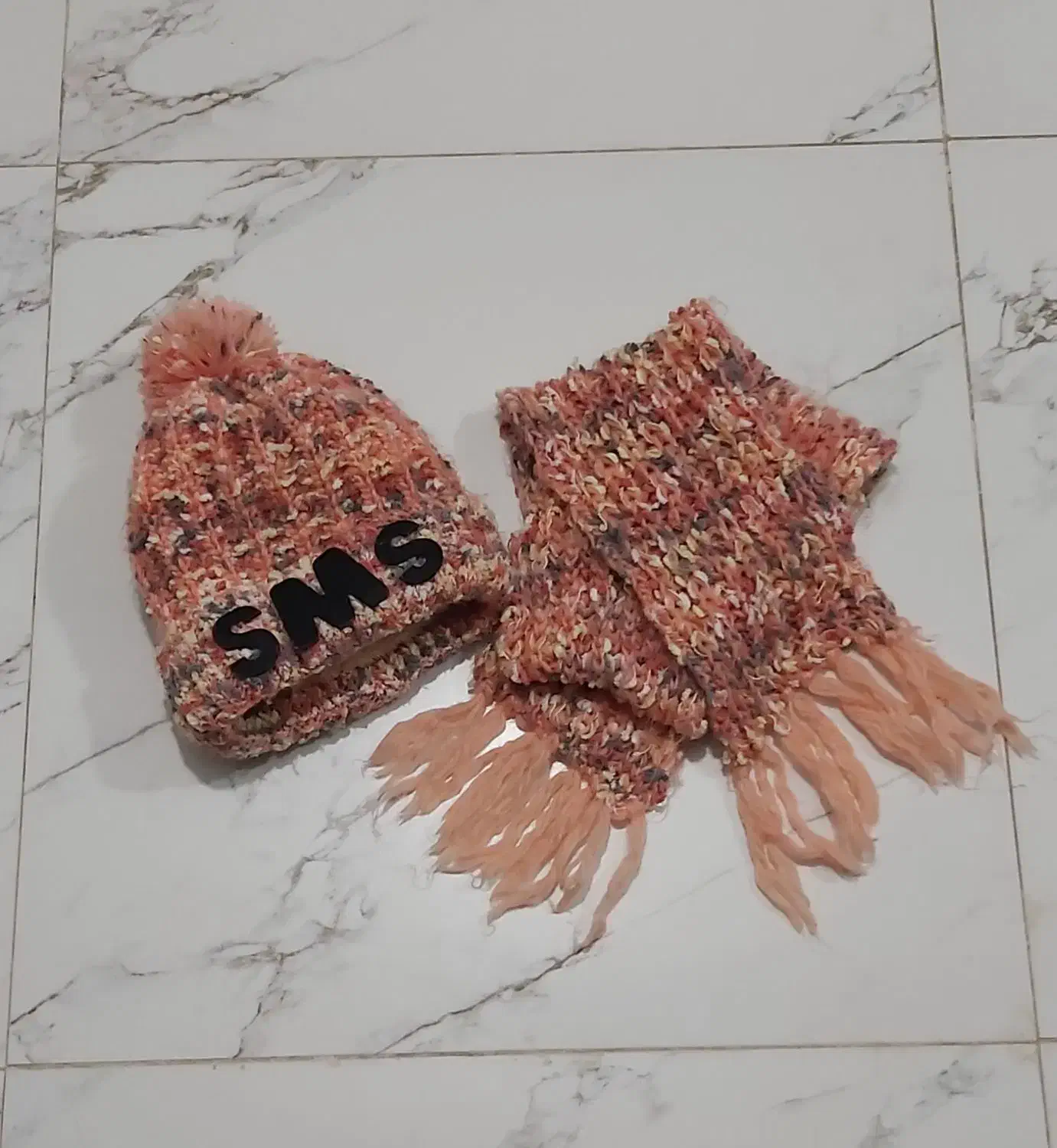 هودی و کلاه خزدار دخترانه|حراج|لنگرود, |دیوار