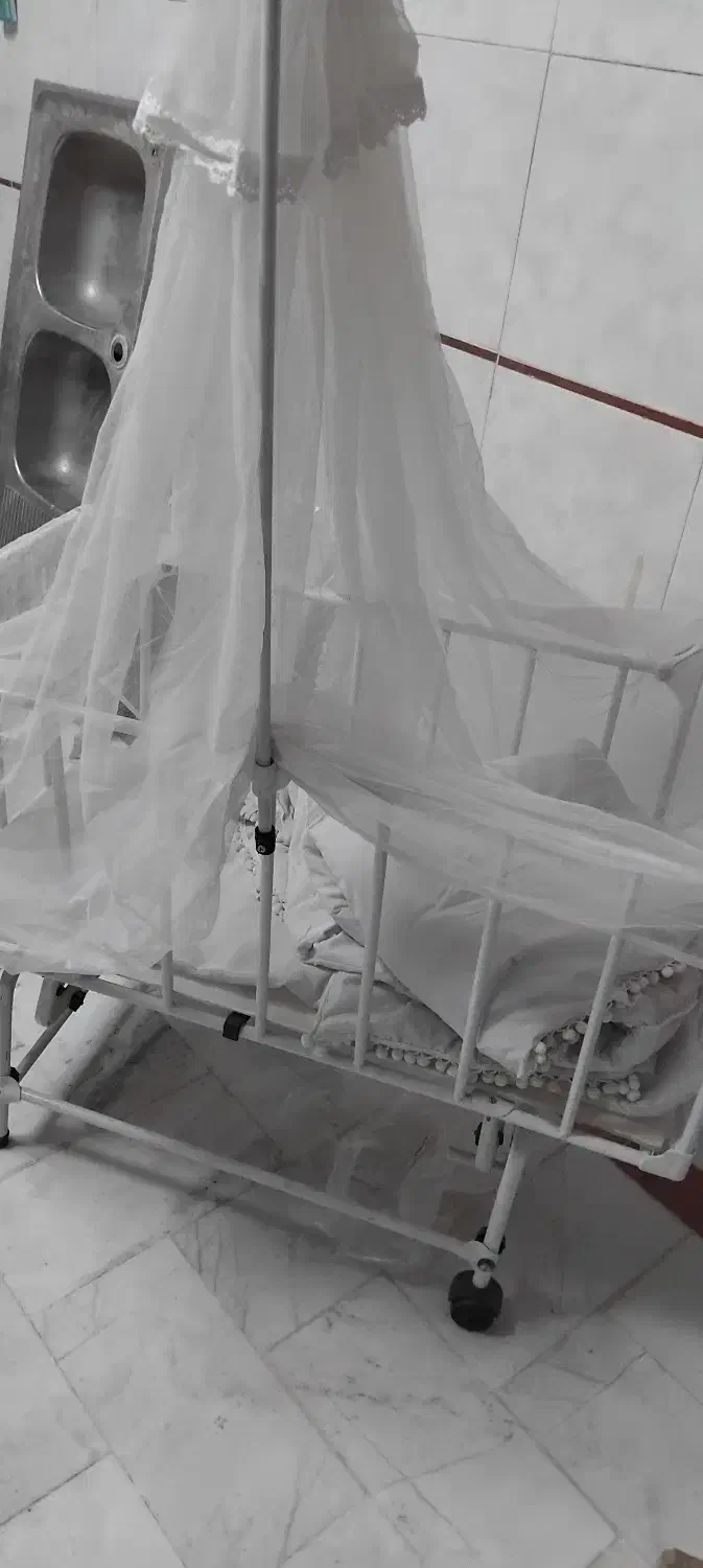 گهواره بچه|تخت و سرویس خواب|اصفهان, تخت فولاد|دیوار