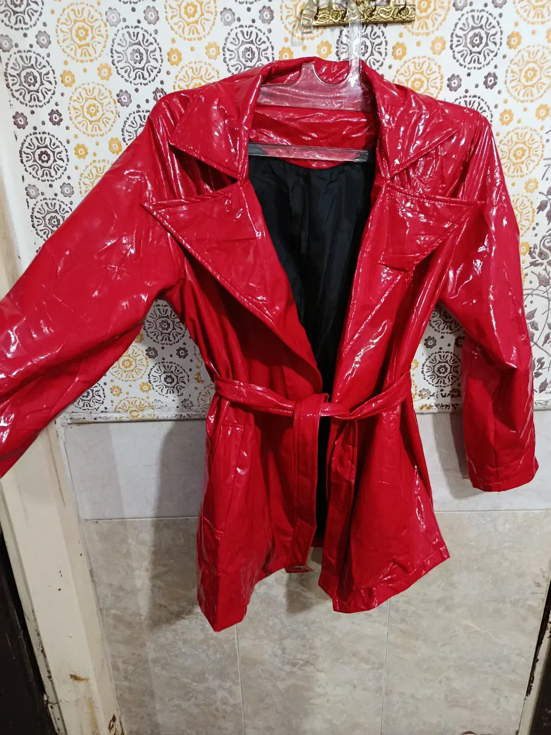 پالتو چرم|لباس|قم, نیروگاه|دیوار