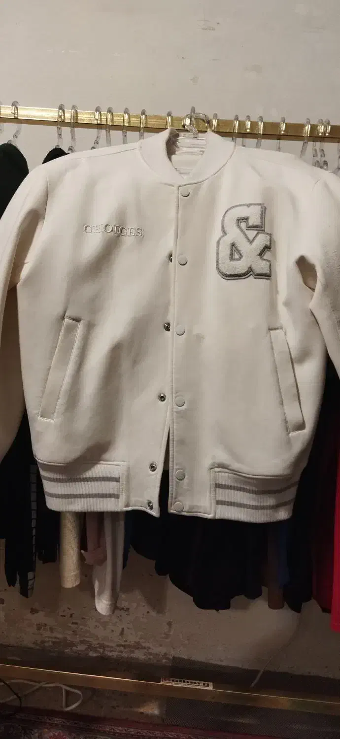 یک بامبر اورجینال کاپشن|لباس|فولادشهر, B5|دیوار