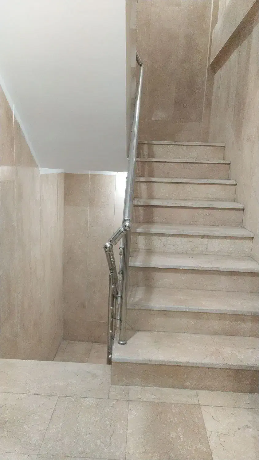 60 متر  تک واحدی  با پارکینگ غیر مزاحم