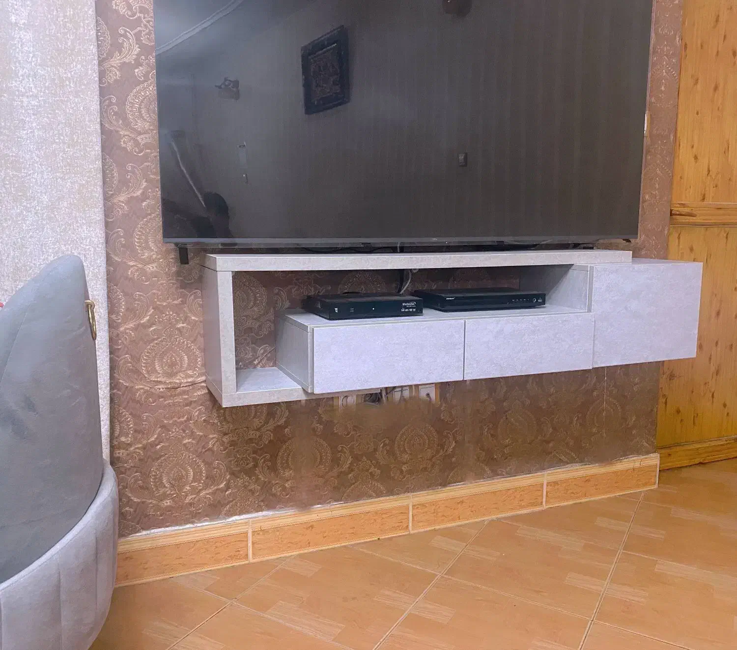 میز تلویزیون طوسی دیواری|میز تلویزیون|رشت, نظری|دیوار