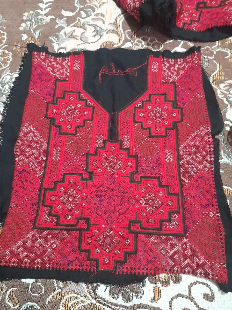 زیاستین صنم|لباس|میرجاوه, |دیوار