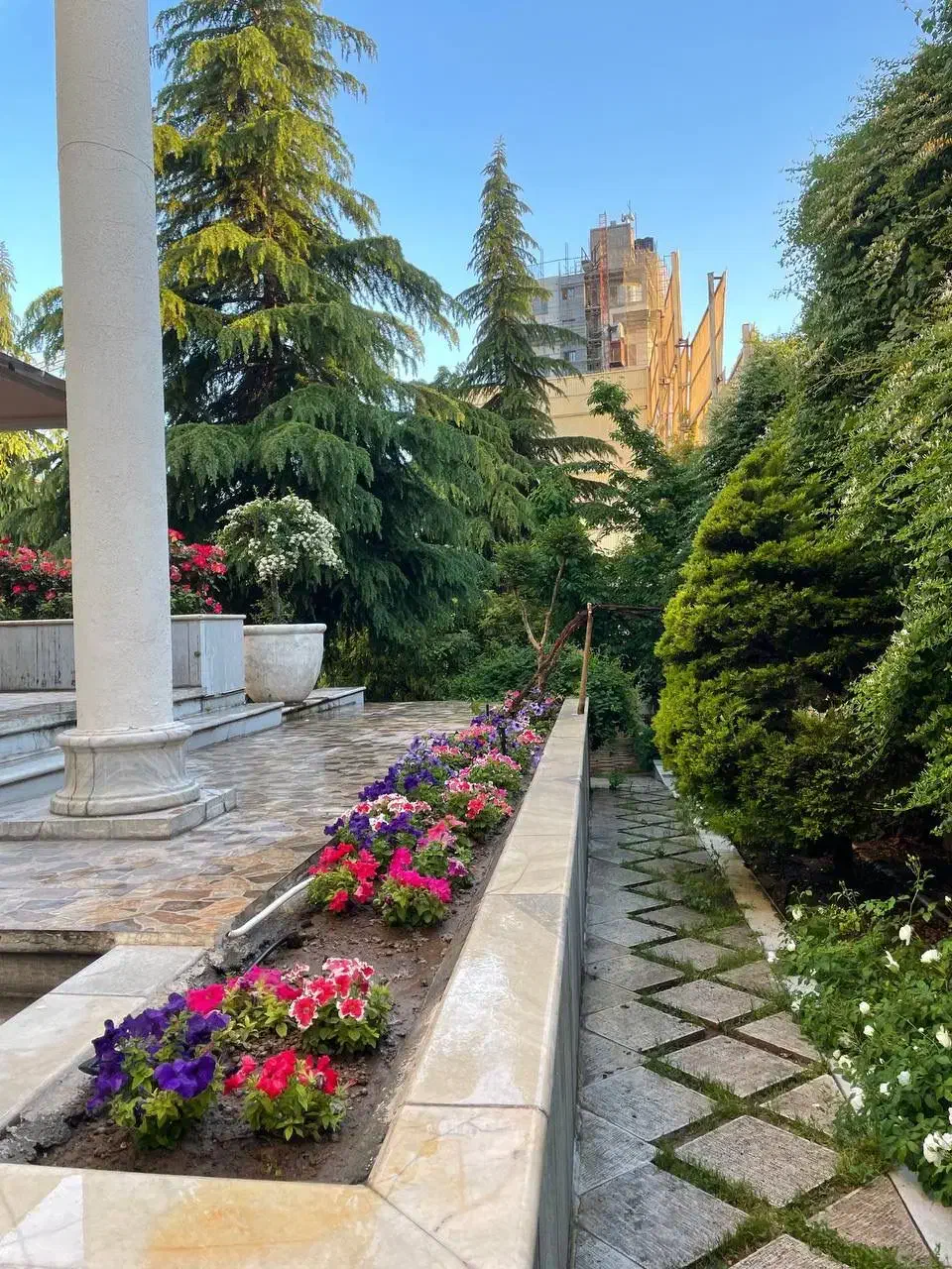 ویلایی ۱۴۰۰متر زمین / ۸۰۰متر بنا تریبلکس / رویایی