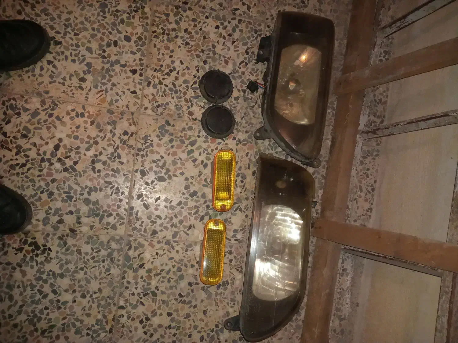 چراغ جلو پرایدوراهنمای زیر سپر|قطعات یدکی و لوازم جانبی|رشت, کوی عرفان|دیوار