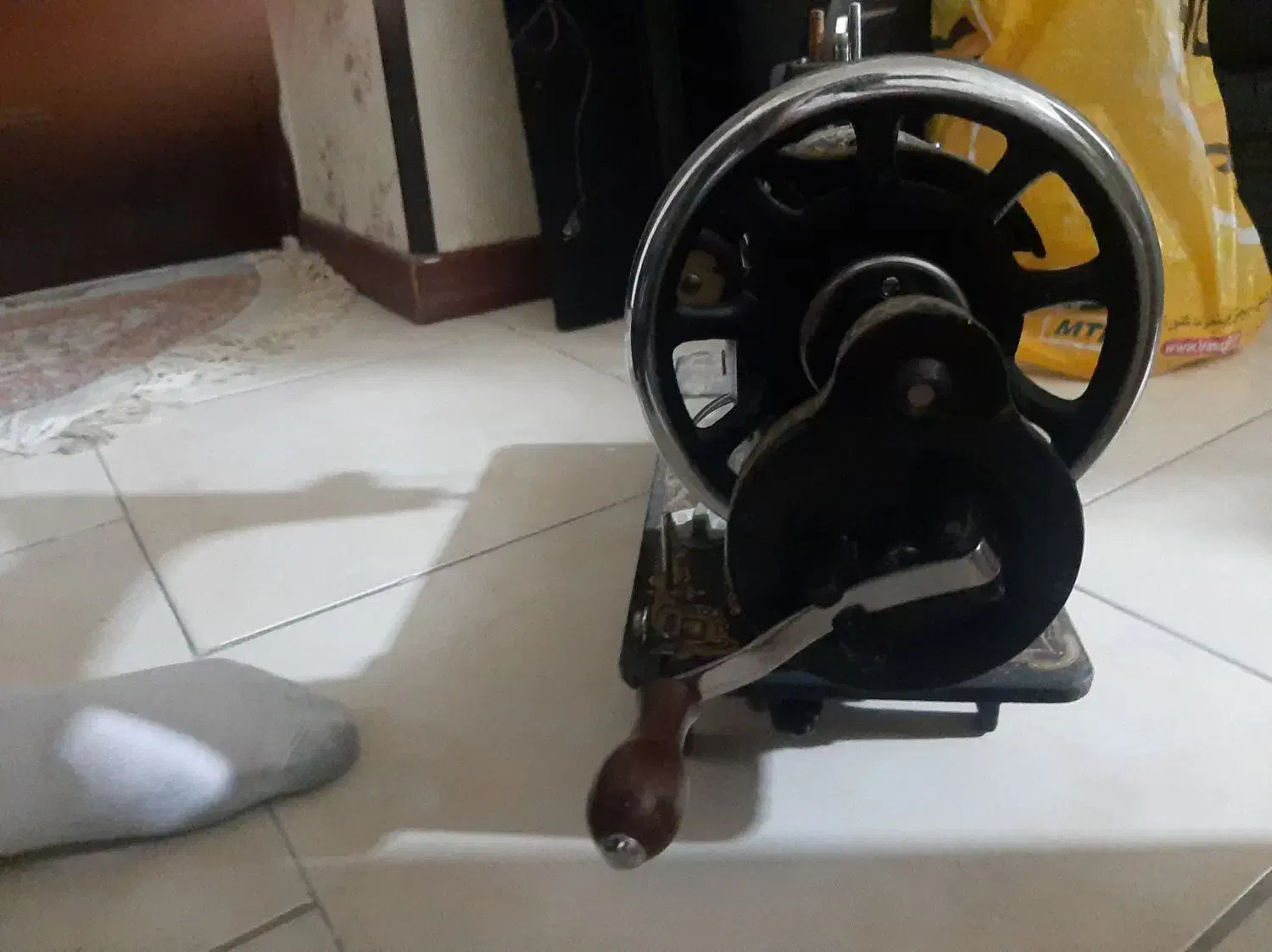 یک عدد چرخ خیاطی مارشال عربی خیلی قدیمی|چرخ خیاطی و ریسندگی|مشکیندشت, |دیوار