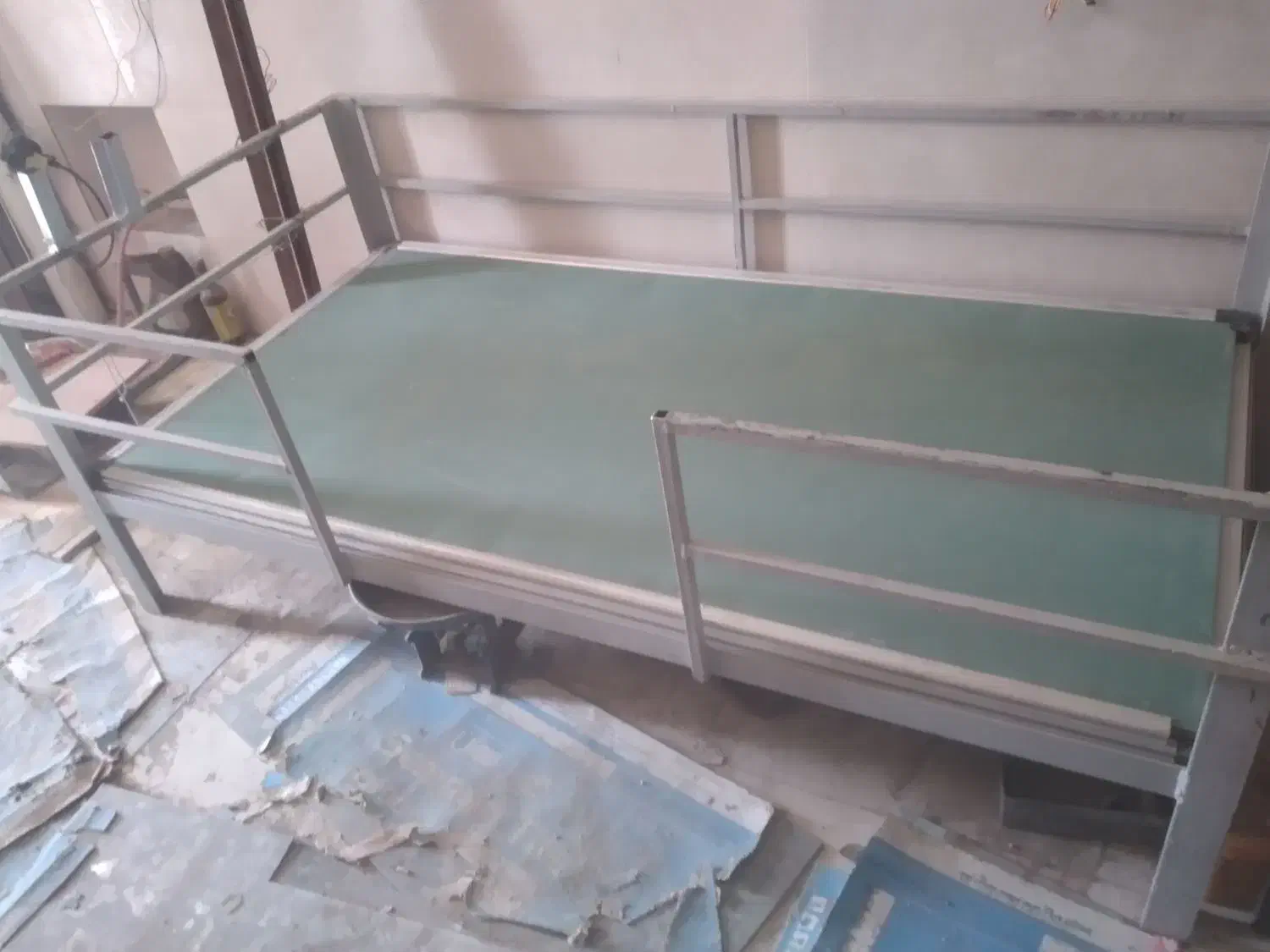 تخت خواب|تخت و سرویس خواب|دوگنبدان, |دیوار