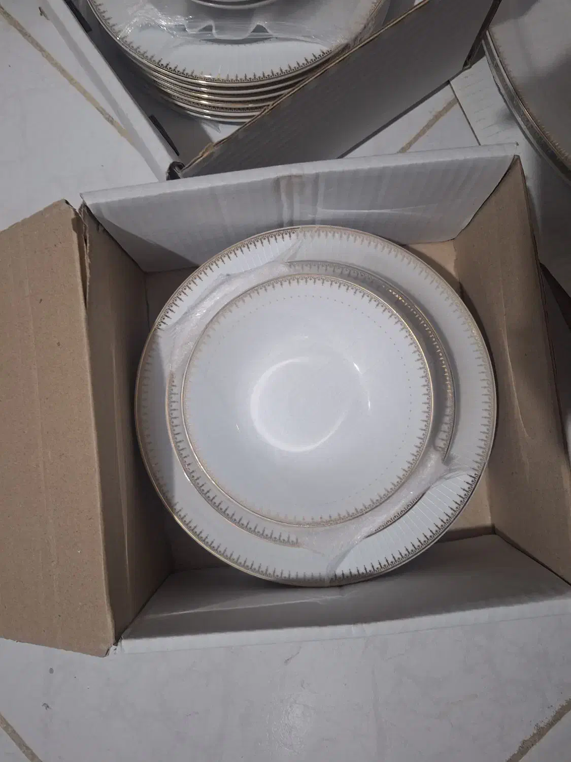 سرویس چینی زرین ۶ نفره|ظروف سرو و پذیرایی|فولادشهر, C1|دیوار