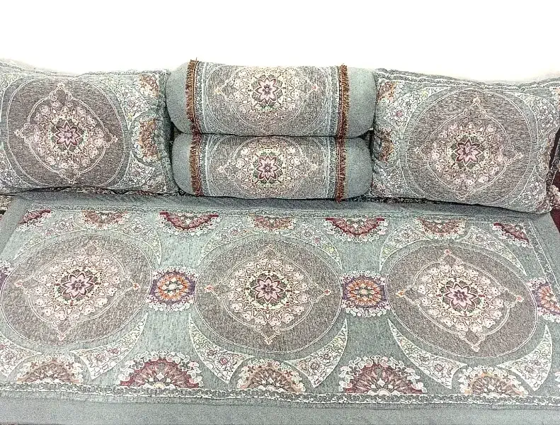 شاه نشین تکی به قیمت مناسب|مبلمان خانگی و میز عسلی|بروجرد, |دیوار