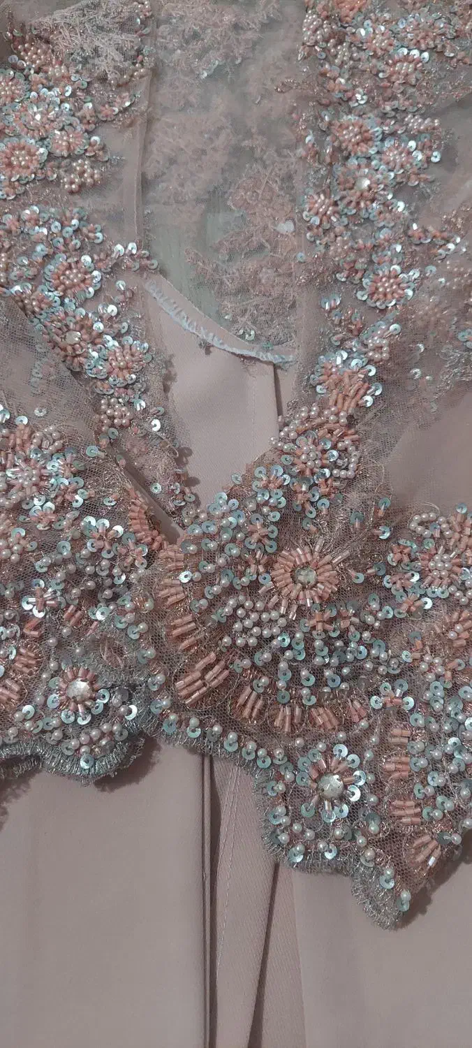 لباس مجلسی.کیف. شال|لباس|بومهن, |دیوار