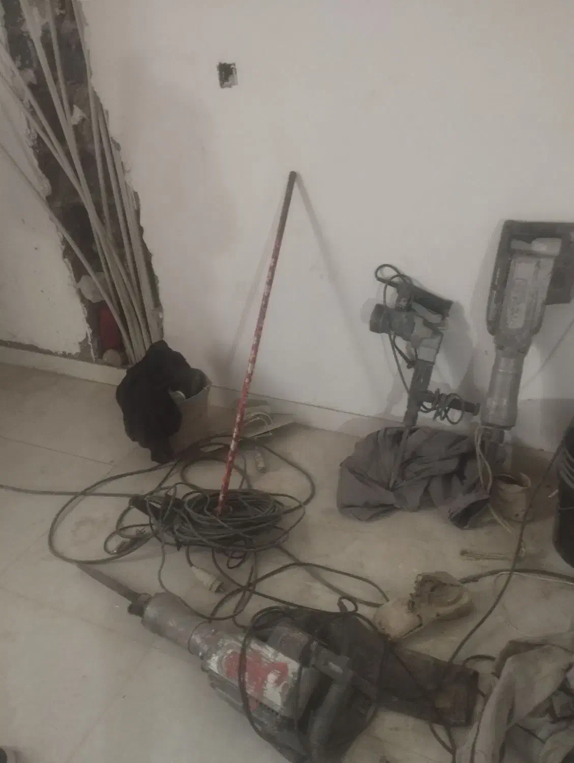 کلیه کار ساختمان تخریب کاری ، ایزوگام ،تمیز کاری|خدمات پیشه و مهارت|بوشهر, |دیوار