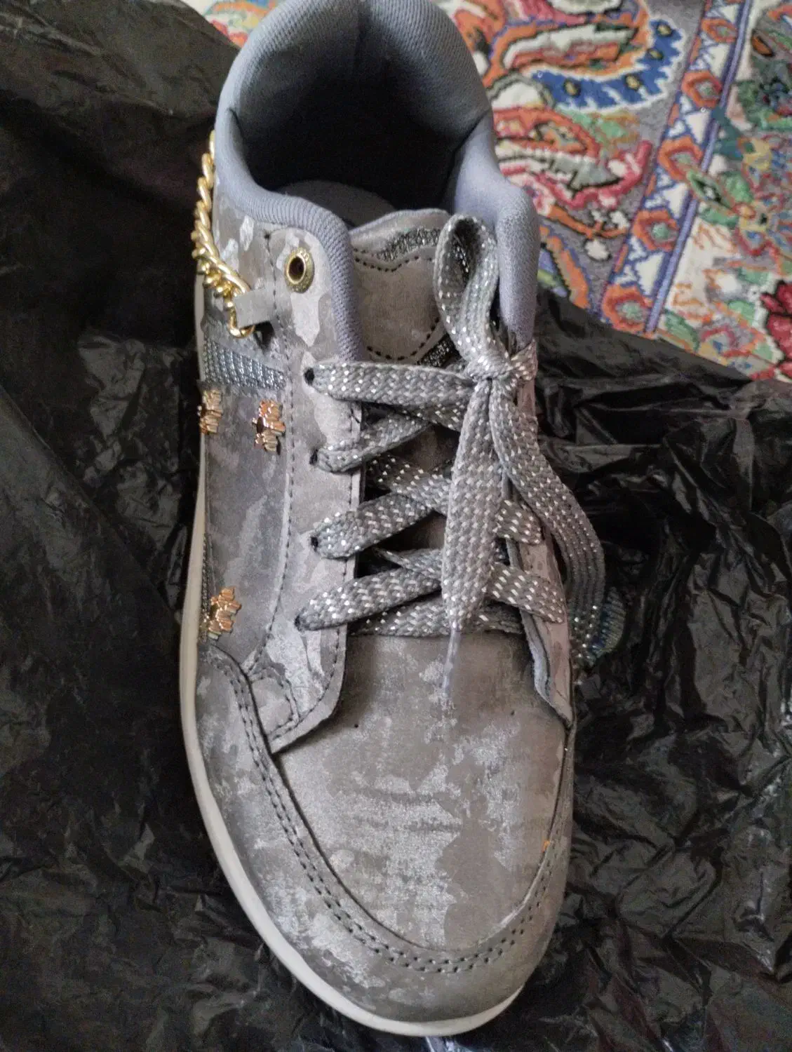 کفش اسپرت|کیف، کفش، کمربند|تربت جام, حافظ|دیوار