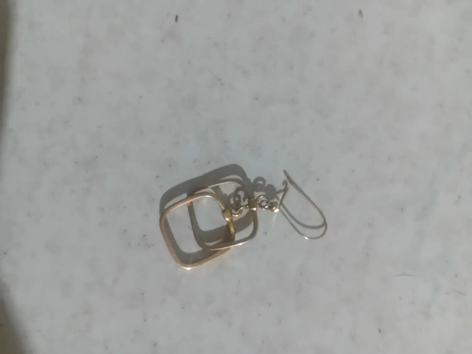 لنگه گوشواره گم کردم|اشیا|قم, چهل اختران|دیوار