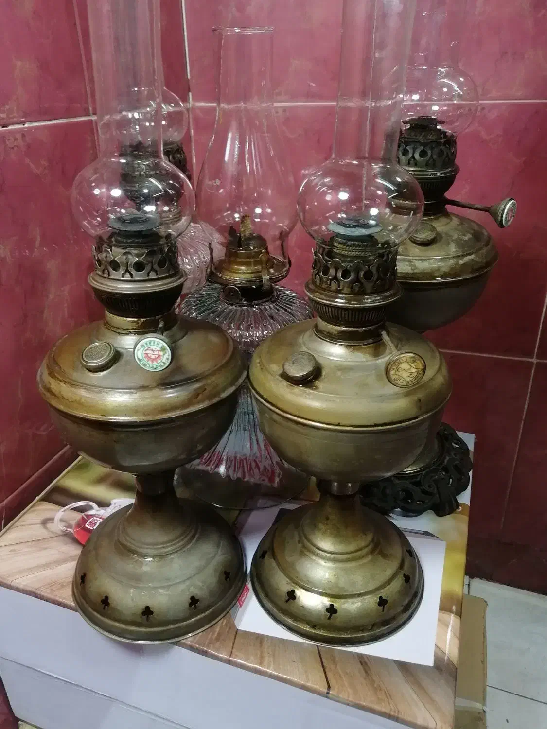 کلکسیون عتیقه چراغ های گردسوزعتیقه وقدیمی|کلکسیون اشیاء عتیقه|برخوار, |دیوار