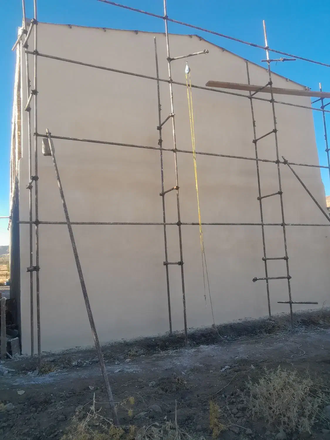 سیمانکاری دیوارچنی کاشی سرامیک ایزوبام شیب بندی|خدمات پیشه و مهارت|سنقر, |دیوار