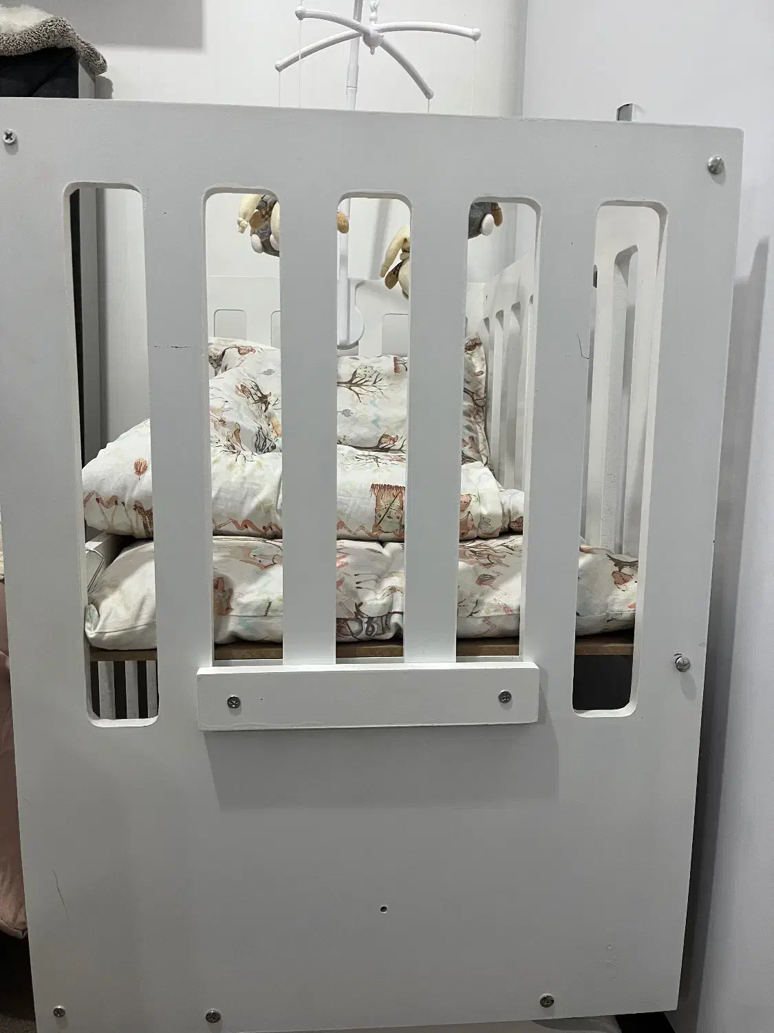 تخت و گهواره نوزاد|تخت و صندلی بچه|بناب, |دیوار