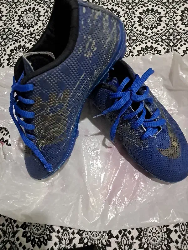 کتونی فوتبال سایز ۳۸ قیمت ۳۰۰|کیف، کفش، کمربند|ساوه, |دیوار