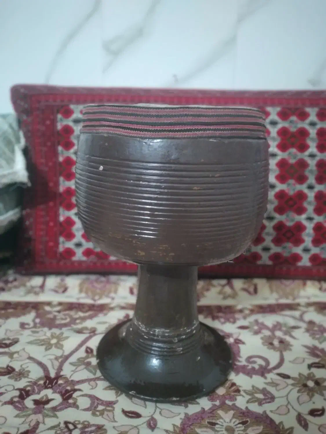 ضرب پوستی|سازهای سنتی|تربت‌حیدریه, میدان مرکزی|دیوار