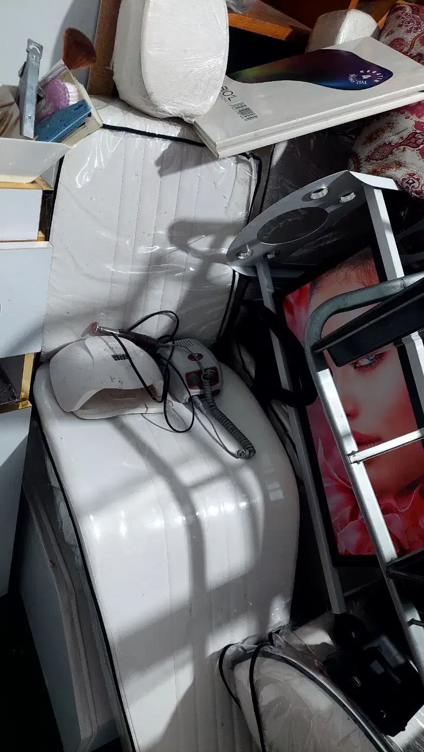 فروش لوازم آرایشگاه صندلی کاملا نو|آرایشگاه و سالنهای زیبایی|بافت, |دیوار