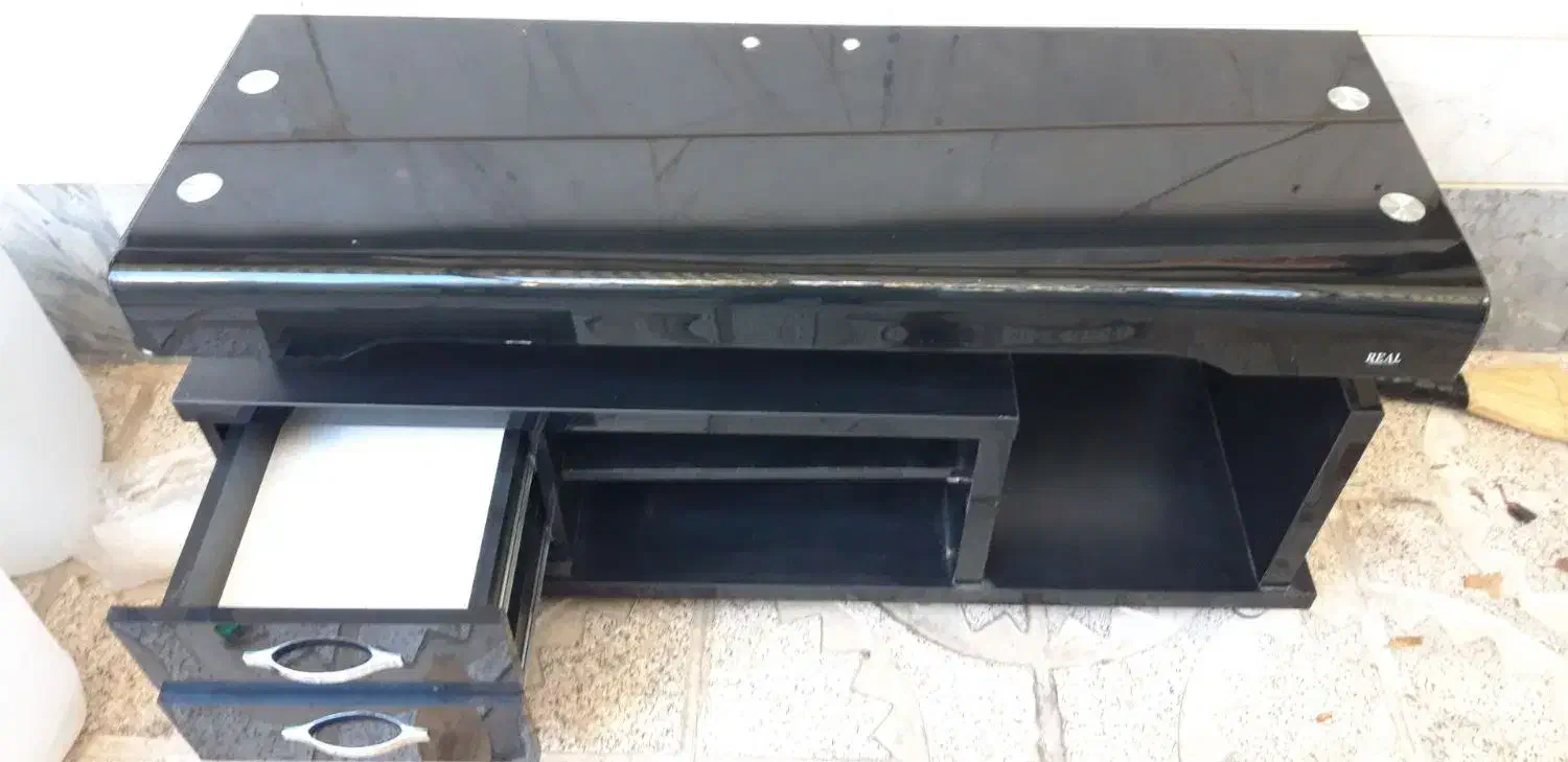 میز تلویزیون سالم و تمیز در حد نو|میز تلویزیون|ابهر, |دیوار