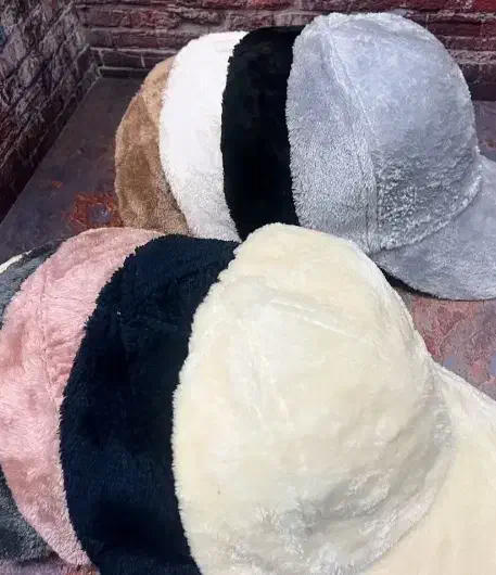 کلاه دخترانه|لباس|بروجن, |دیوار