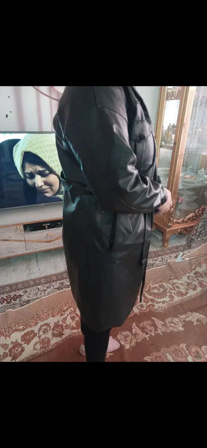 کاپشن چرم ترک زنانه و دوعدد پالتوی بارانی|لباس|ری, علایین|دیوار